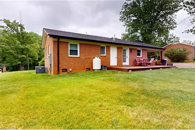 161 Washington Avenue, Mount Airy, NC 27030 - Photo 7
