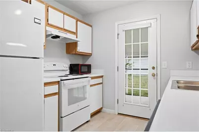 2424 Stratford Crossing Drive, Winston-Salem, NC 27103 - Photo 23