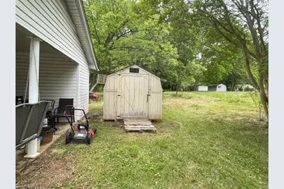 104 Abbotts Avenue, Lexington, NC 27292 - Photo 9