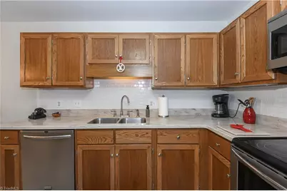 806 Carriage Crossing Lane #B, Greensboro, NC 27410 - Photo 15