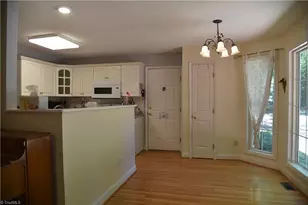 915 New Hampshire Dr, Jamestown, NC 27282 - Photo 11