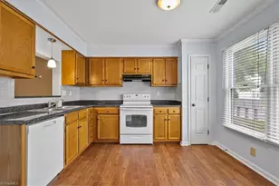 4397 Baylor St, Greensboro, NC 27455 - Photo 7