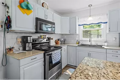 224 Delaware Avenue, Mount Airy, NC 27030 - Photo 7