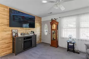 224 Delaware Ave, Mount Airy, NC 27030 - Photo 9