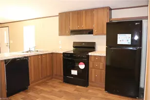 126 Sycamore Dr, Mount Airy, NC 27030 - Photo 7