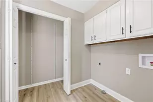 3402 Edgefield Rd, Greensboro, NC 27409 - Photo 23