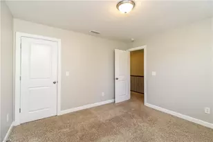 5519 Hardie Farm Dr, Greensboro, NC 27405 - Photo 3