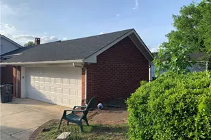 2111 S Benbow Rd, Greensboro, NC 27406 - Photo 17