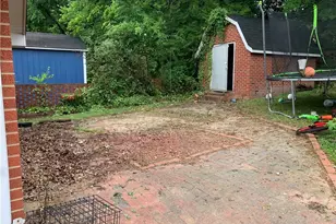 2111 S Benbow Rd, Greensboro, NC 27406 - Photo 15