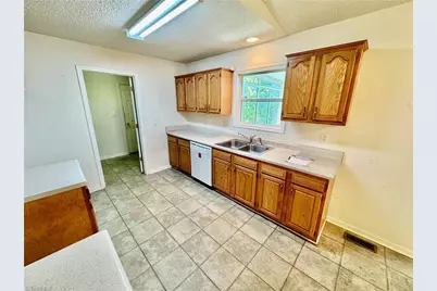 2391 Bellemeade Street, High Point, NC 27263 - Photo 17