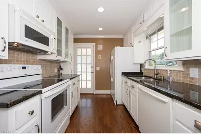 590 N Peace Haven Road, Winston-Salem, NC 27104 - Photo 9