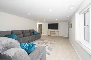 590 N Peace Haven Rd, Winston-Salem, NC 27104 - Photo 17