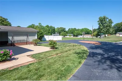 590 N Peace Haven Road, Winston-Salem, NC 27104 - Photo 39