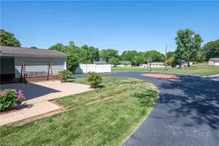 590 N Peace Haven Rd, Winston-Salem, NC 27104 - Photo 39