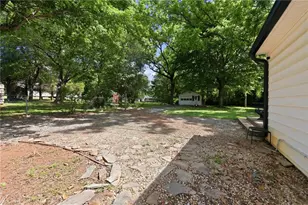 310 E Holly Hill Rd, Thomasville, NC 27360 - Photo 25