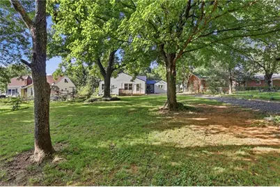 310 E Holly Hill Road, Thomasville, NC 27360 - Photo 37