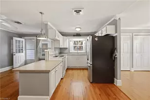 310 E Holly Hill Rd, Thomasville, NC 27360 - Photo 9