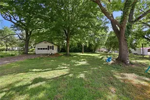 310 E Holly Hill Rd, Thomasville, NC 27360 - Photo 33