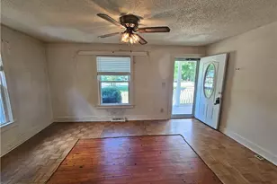 3021 Branderwood Dr, Greensboro, NC 27406 - Photo 11