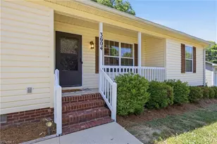 3604 Akers Ct, High Point, NC 27263 - Photo 3
