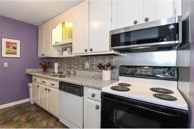 5735 Bramblegate Road #E, Greensboro, NC 27409 - Photo 9