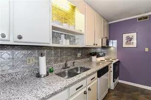5735 Bramblegate Rd, Greensboro, NC 27409 - Photo 9