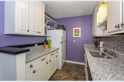 5735 Bramblegate Road #E, Greensboro, NC 27409 - Photo 7