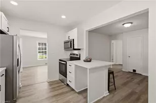 2627 Stratford Dr, Greensboro, NC 27408 - Photo 9