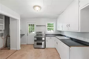 606 Walker Ave, Graham, NC 27253 - Photo 5