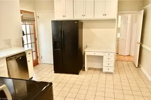 102 Forestdale Dr, Greensboro, NC 27403 - Photo 5
