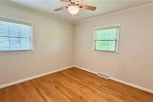 102 Forestdale Dr, Greensboro, NC 27403 - Photo 19