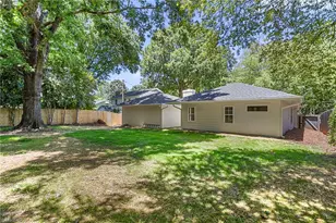 1109 Buckingham Rd, Greensboro, NC 27408 - Photo 45