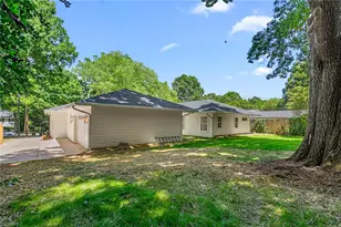 1109 Buckingham Rd, Greensboro, NC 27408 - Photo 31