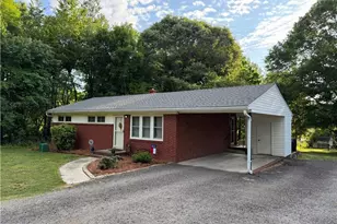 3338 Oliver Hills Rd, Greensboro, NC 27406 - Photo 3