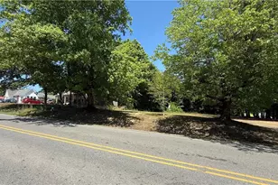945 Fisher Ferry St, Thomasville, NC 27360 - Photo 3