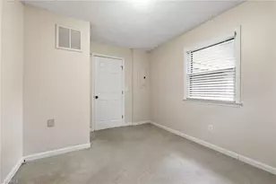 1021 Benjamin Pkwy, Greensboro, NC 27408 - Photo 27