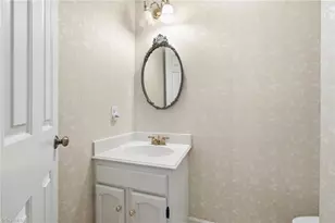 1021 Benjamin Pkwy, Greensboro, NC 27408 - Photo 29
