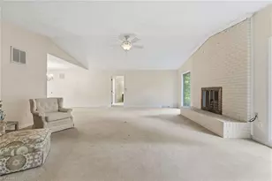 1021 Benjamin Pkwy, Greensboro, NC 27408 - Photo 5