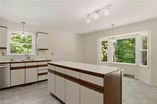 705 Luxbury Rd, Winston-Salem, NC 27104 - Photo 9