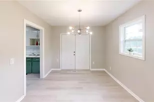 2401 Phoenix Dr, Greensboro, NC 27406 - Photo 7