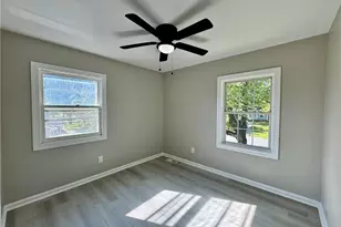 2401 Phoenix Dr, Greensboro, NC 27406 - Photo 31