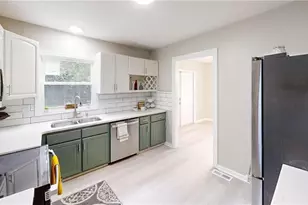 2401 Phoenix Dr, Greensboro, NC 27406 - Photo 11