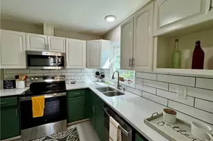 2401 Phoenix Dr, Greensboro, NC 27406 - Photo 15