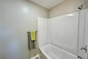 2401 Phoenix Dr, Greensboro, NC 27406 - Photo 29