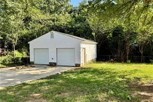 2401 Phoenix Dr, Greensboro, NC 27406 - Photo 35