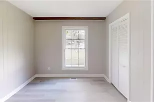 2401 Phoenix Dr, Greensboro, NC 27406 - Photo 17