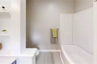 2401 Phoenix Dr, Greensboro, NC 27406 - Photo 27
