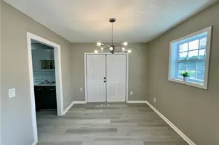 2401 Phoenix Dr, Greensboro, NC 27406 - Photo 9
