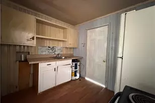 1015 Moody St, Greensboro, NC 27401 - Photo 9