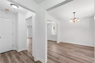 1121 Sherwood Dr, Burlington, NC 27215 - Photo 3
